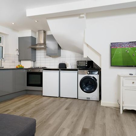 Modern Apartment In South West ลอนดอน ภายนอก รูปภาพ